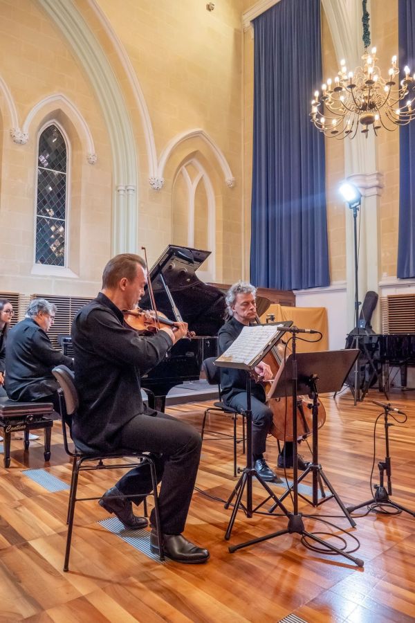 WORLD FAMOUS TRIO WANDERER